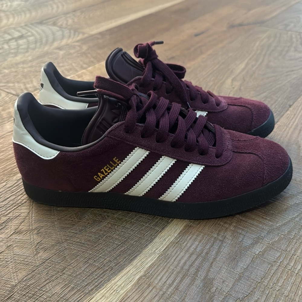 Gazelle Maroon & White